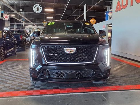 Used 2025 Cadillac Escalade V AWD/4WD image 2