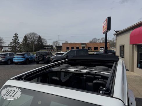 Used 2023 Jeep Wrangler Unlimited Sahara image 23