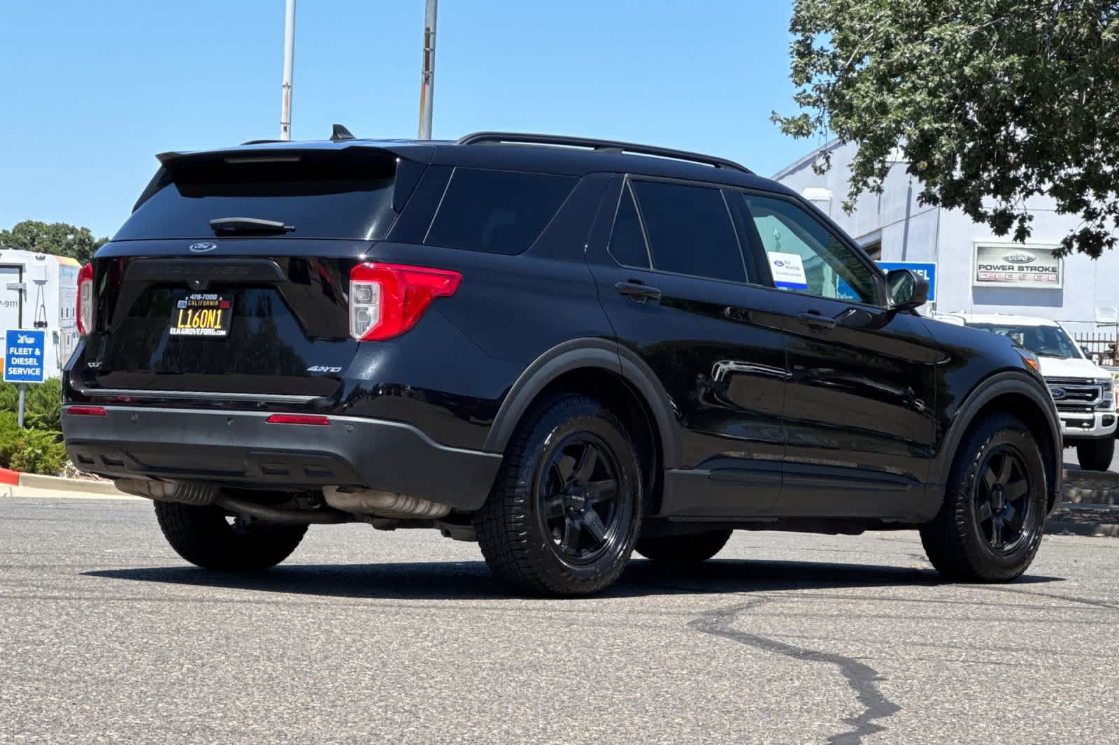 Used 2023 Ford Explorer XLT w/ Equipment Group 202A AWD/4WD image 2