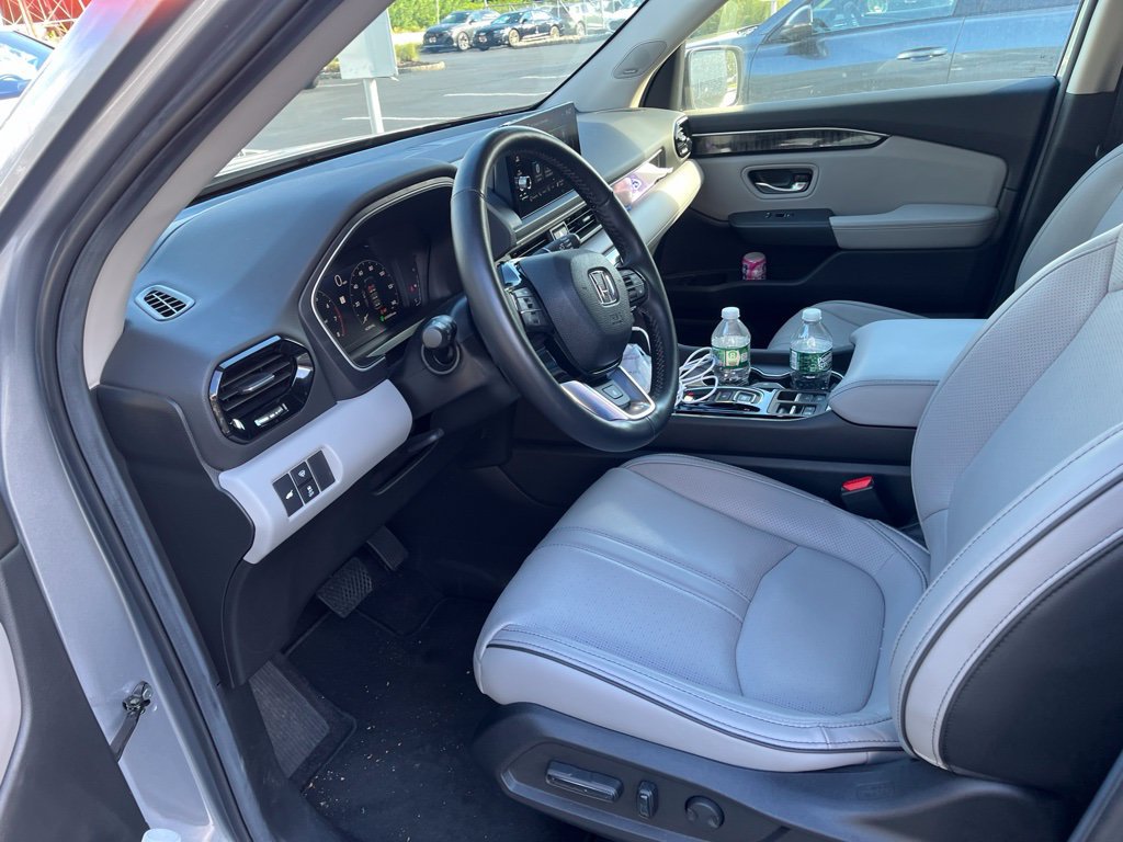 Used 2025 Honda Pilot Elite image 4