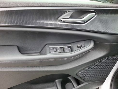 New 2025 Jeep Grand Cherokee Altitude image 8