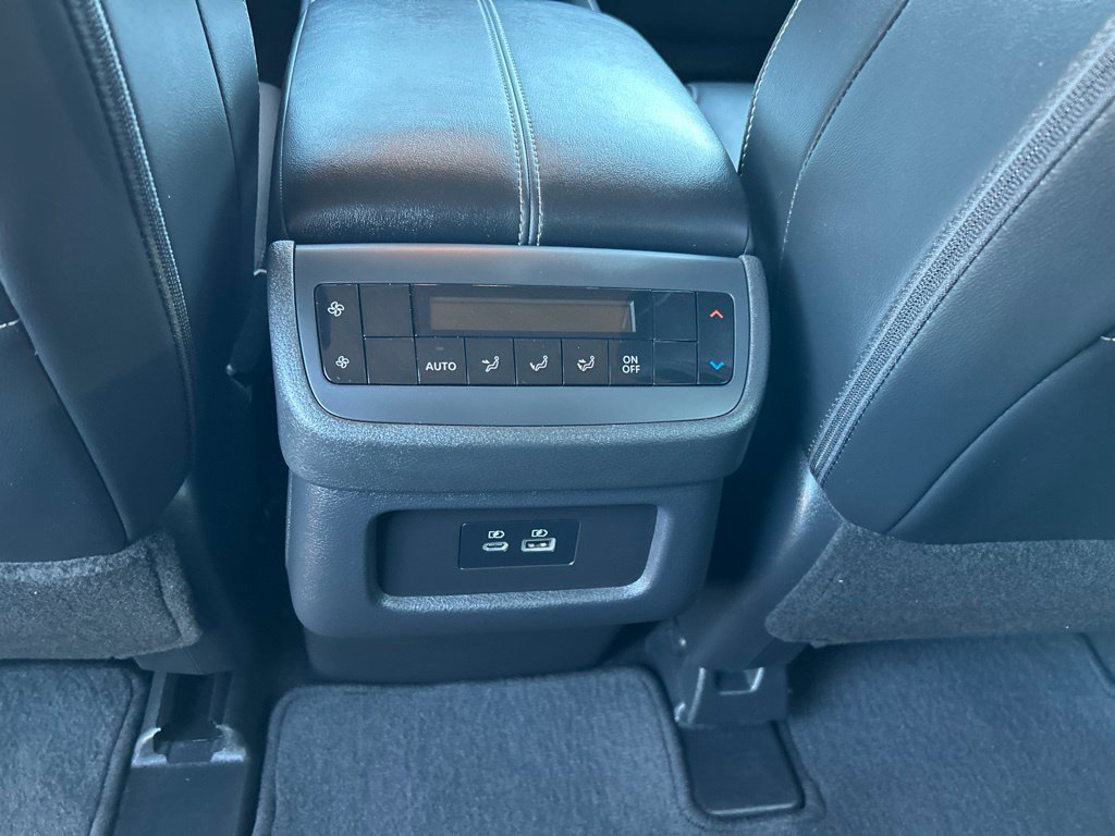 Used 2025 Nissan Pathfinder SL FWD image 35