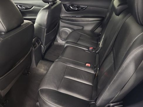 Used 2019 Nissan Rogue SL AWD/4WD image 18