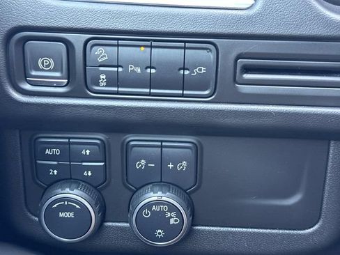 Used 2021 Chevrolet Tahoe Z71 image 22