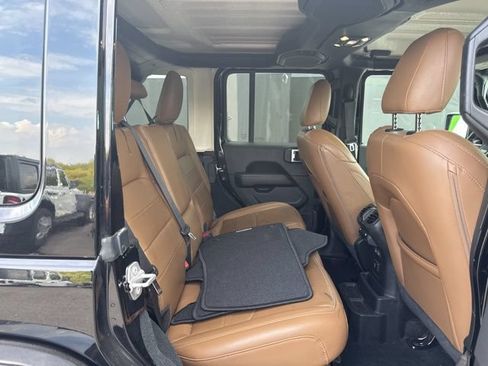 Used 2022 Jeep Wrangler Unlimited Sahara AWD/4WD image 11