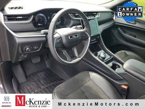Used 2024 Jeep Grand Cherokee L Altitude RWD image 6