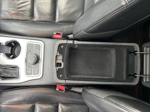 Used 2018 Jeep Grand Cherokee Limited image 35