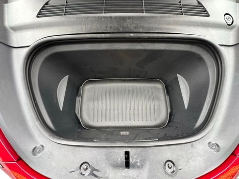 Used 2022 Tesla Model Y Long Range image 34