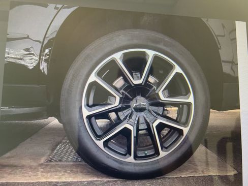 Used 2022 Chevrolet Tahoe RST w/ Luxury Package AWD/4WD image 11