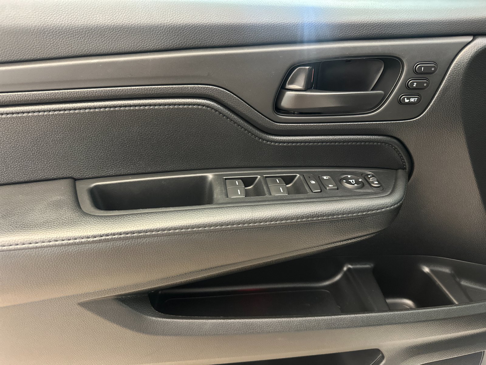 Used 2025 Honda Odyssey Sport-L image 11