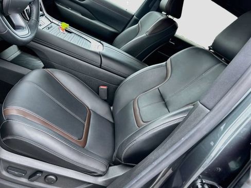 Certified 2025 Nissan Armada SL w/ Captain's Chari Seat Package AWD/4WD image 17