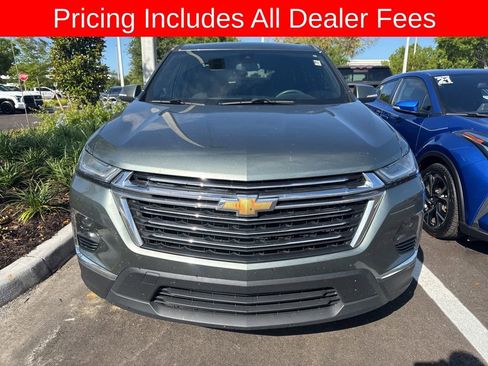 Used 2023 Chevrolet Traverse LT FWD image 2