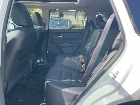 Certified 2021 Nissan Rogue SV w/ Premium Package FWD image 7