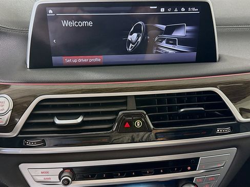 Used 2022 BMW 740i image 18