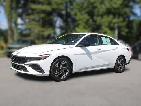 Used 2025 Hyundai Elantra Sport FWD image 3