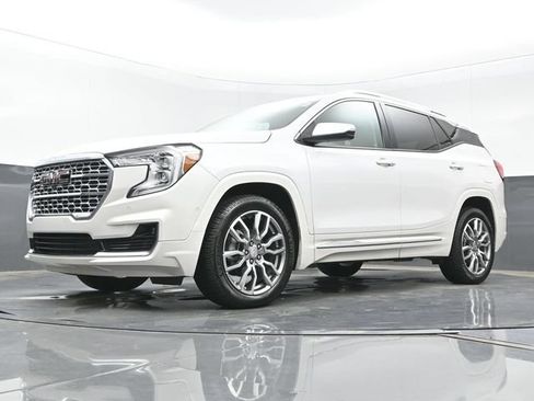 Used 2022 GMC Terrain Denali w/ Denali Premium Package AWD/4WD image 21
