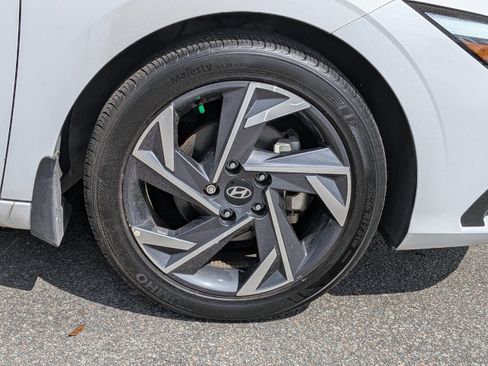 Certified 2025 Hyundai Elantra SEL FWD image 12