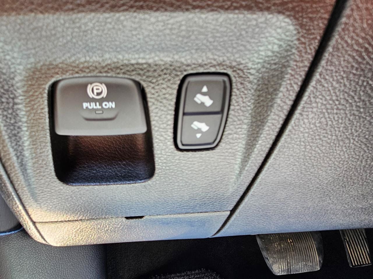 Used 2019 RAM 1500 Laramie AWD/4WD image 31