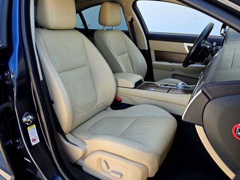 Used 2013 Jaguar XF RWD image 28