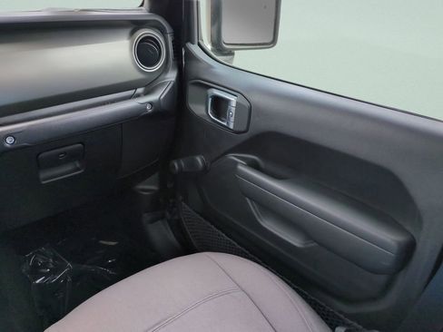 Used 2023 Jeep Gladiator Sport image 9