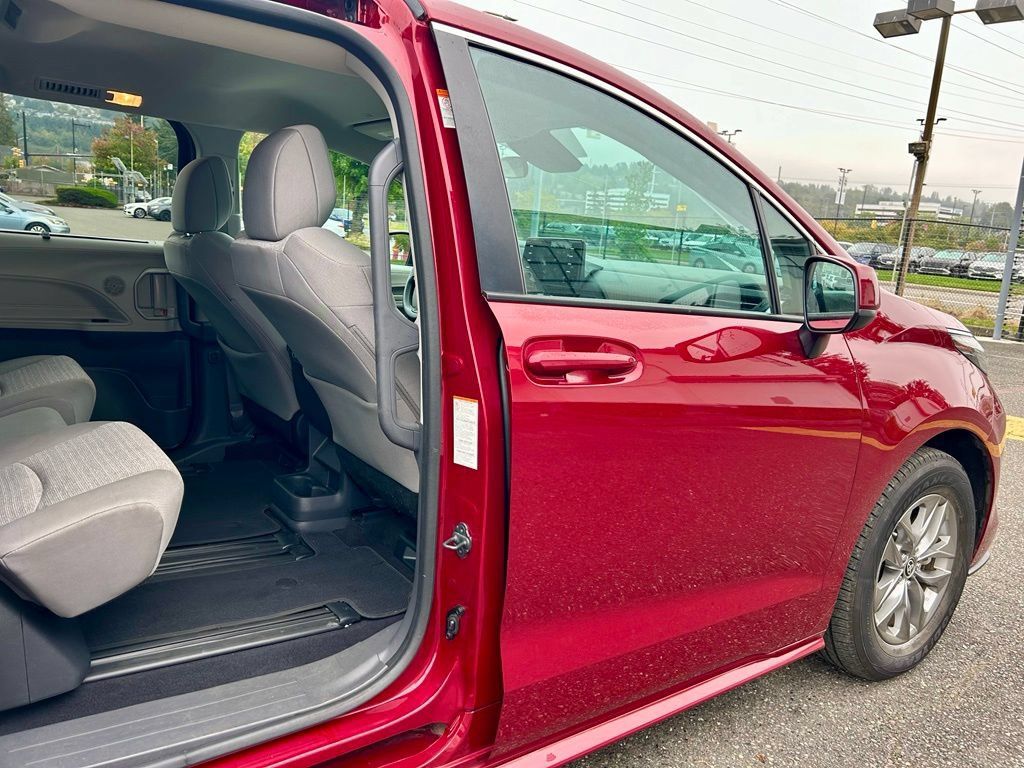 Certified 2024 Toyota Sienna LE AWD/4WD image 14