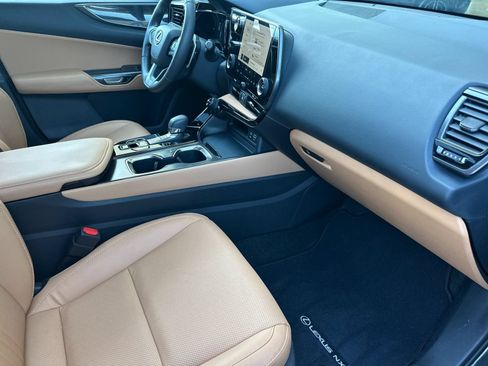 Used 2024 Lexus NX 250 FWD image 16