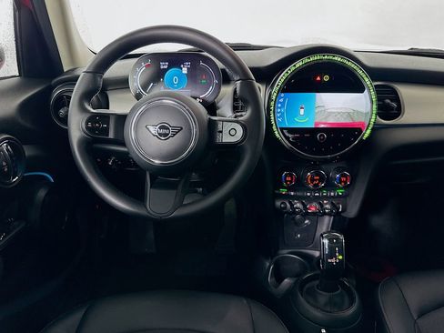 Used 2022 MINI Cooper 4-Door Hardtop image 22