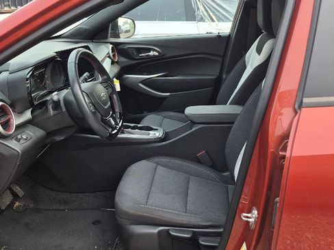 Used 2024 Chevrolet Trax RS FWD image 6