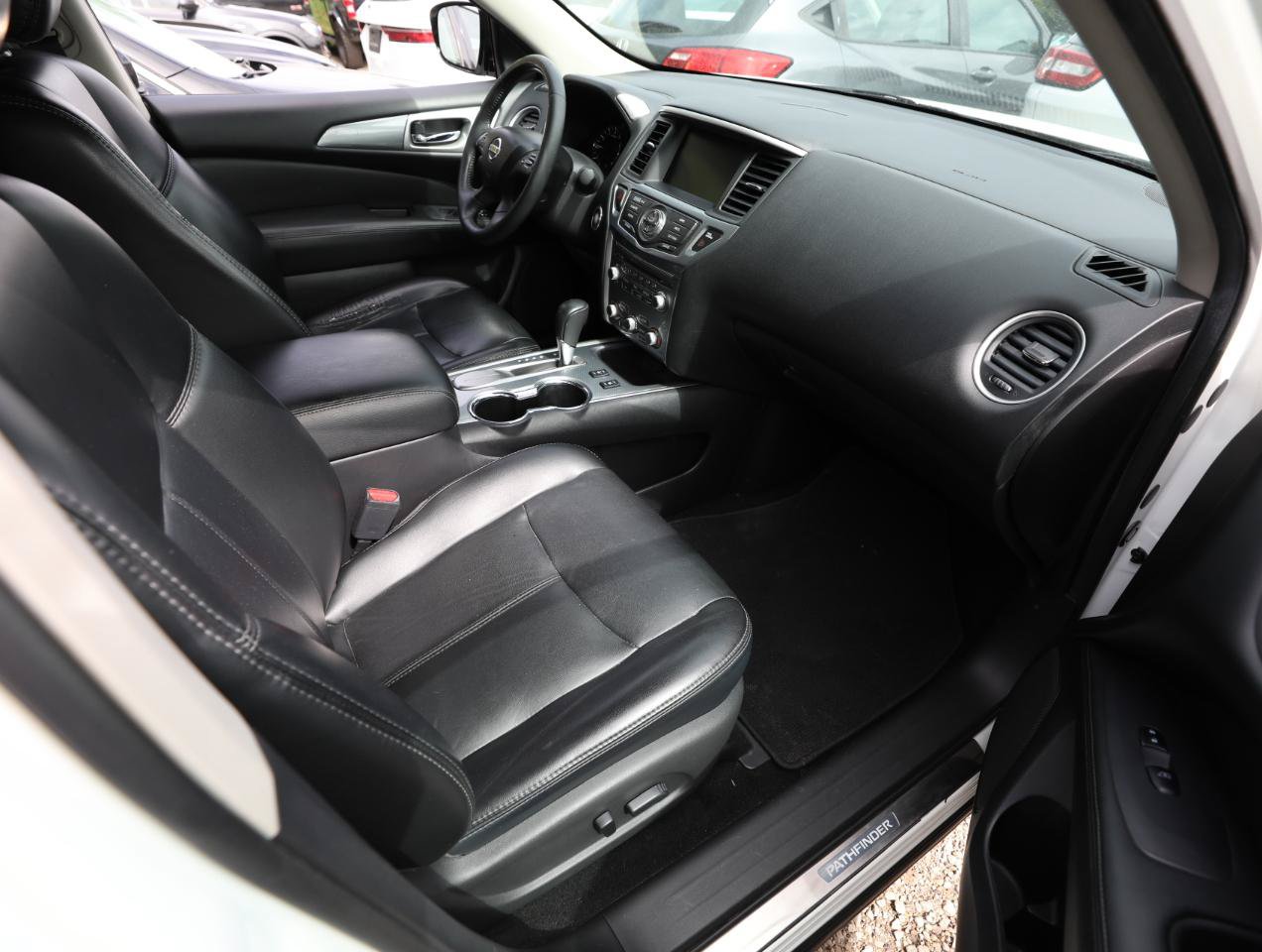 Used 2017 Nissan Pathfinder SL FWD image 9
