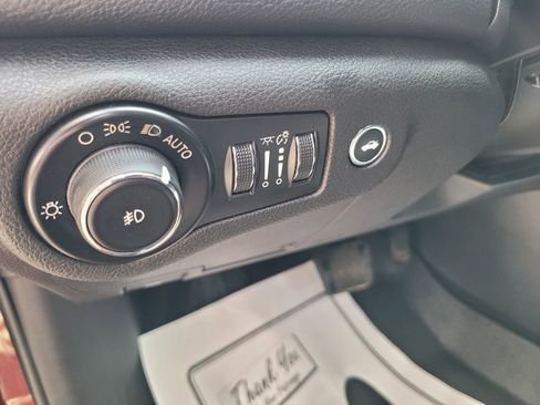 Used 2015 Chrysler 200 C w/ Sun/Sound Group FWD image 23