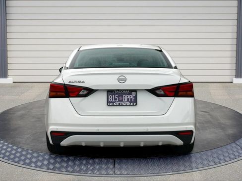 Used 2025 Nissan Altima 2.5 SV FWD image 6