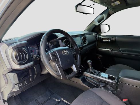 Used 2016 Toyota Tacoma TRD Sport w/ Premium & Technology Package image 9