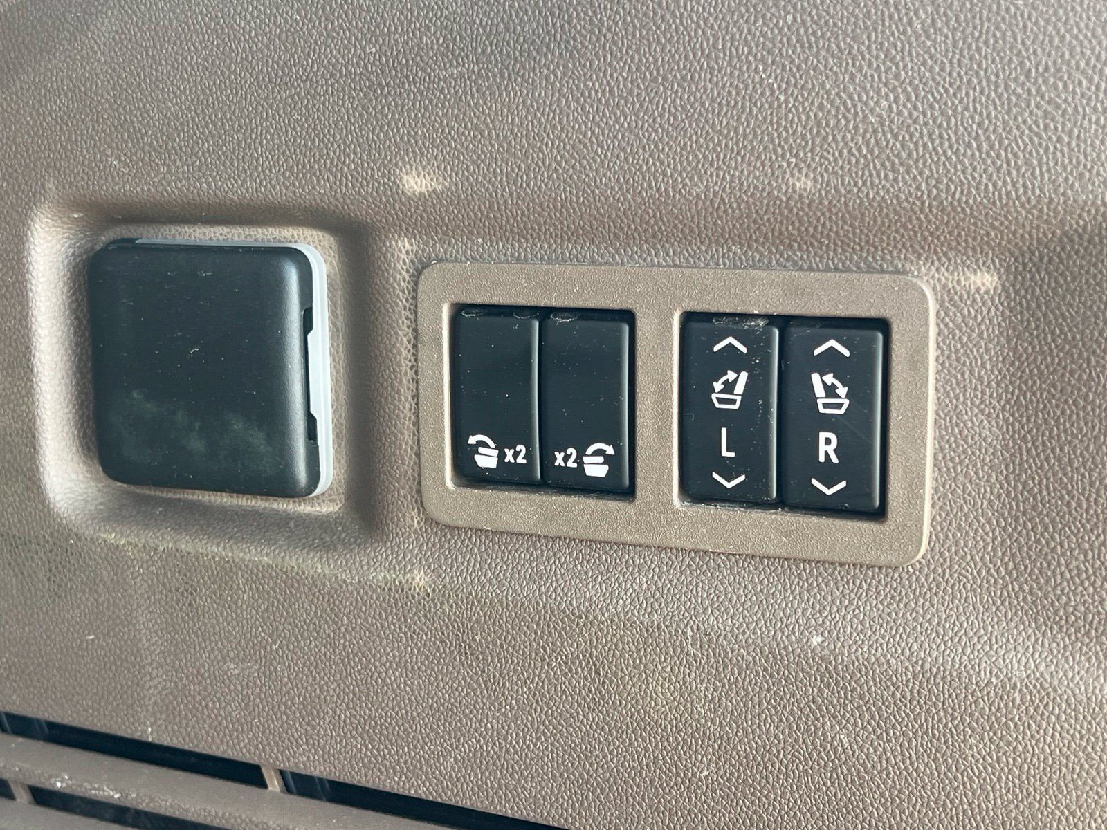 Used 2023 GMC Yukon Denali w/ LPO, Floor Liner Package AWD/4WD image 21