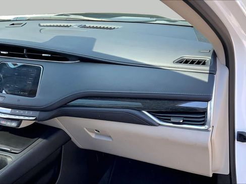 Used 2019 Cadillac XT4 Premium Luxury w/ Cold Weather Package FWD image 17