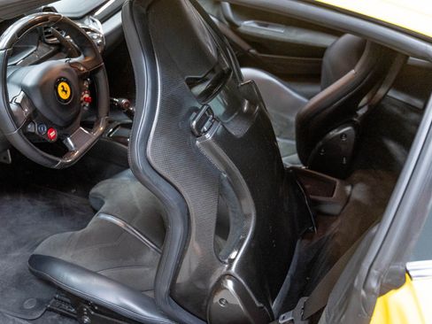 Used 2010 Ferrari 458 Italia Coupe RWD image 8