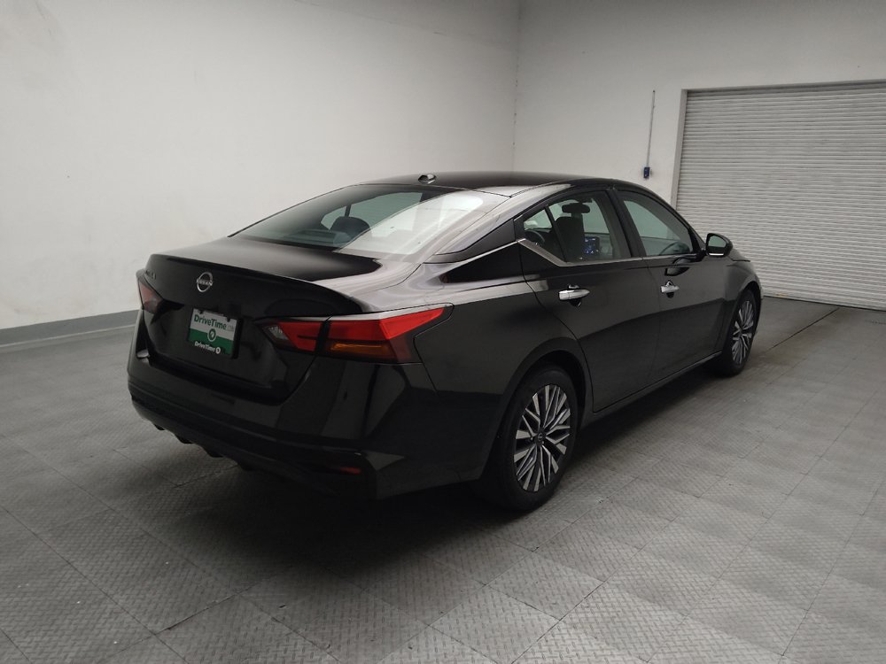 Used 2025 Nissan Altima 2.5 SV FWD image 9