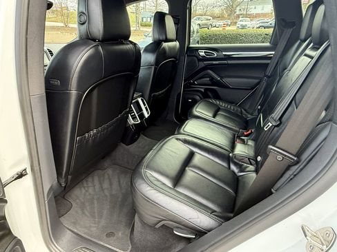 Used 2016 Porsche Cayenne AWD/4WD image 19