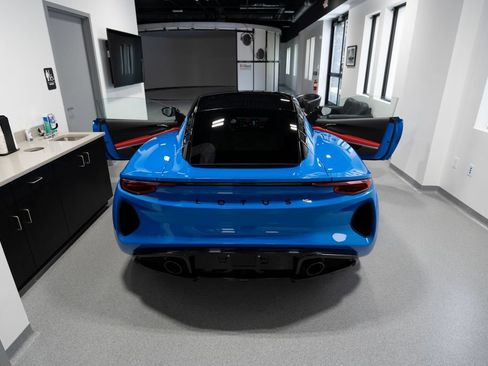 Certified 2025 Porsche 911 Carrera RWD image 65