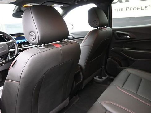 Used 2025 Chevrolet Trax RS FWD image 23