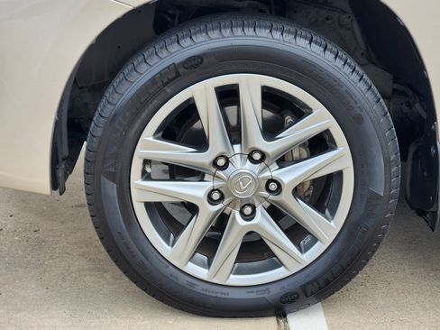 Used 2014 Lexus LX 570 4WD image 10