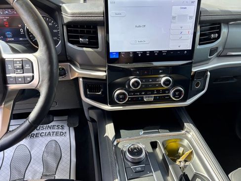 Used 2024 Ford Expedition Max XLT image 18