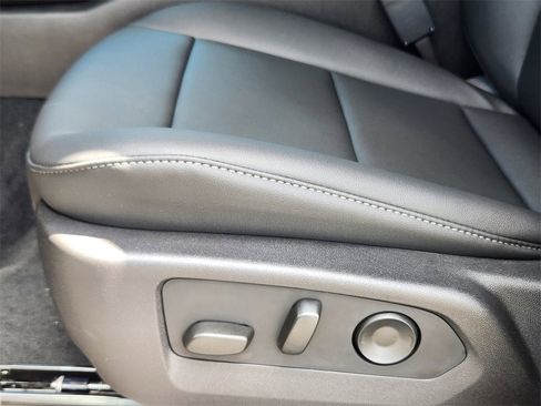 New 2025 GMC Canyon Elevation w/ Convenience Package image 17