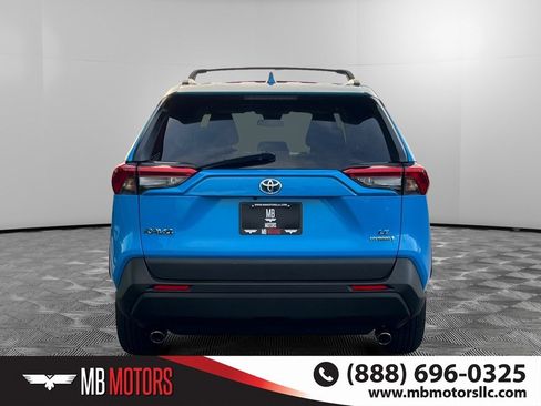 Used 2021 Toyota RAV4 LE image 4