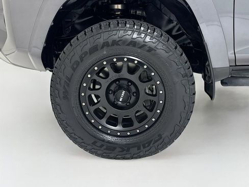Used 2020 Toyota 4Runner TRD Off-Road Premium AWD/4WD image 32