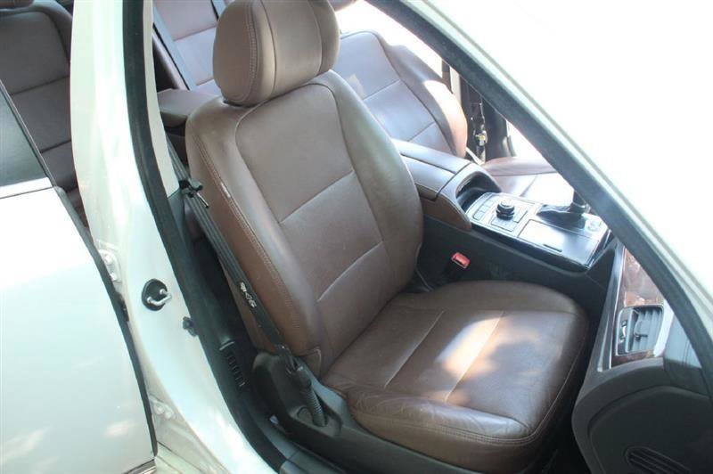 Used 2014 Hyundai Equus Signature RWD image 12