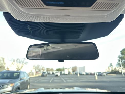 Used 2022 Ford Explorer XLT w/ Equipment Group 202A image 27