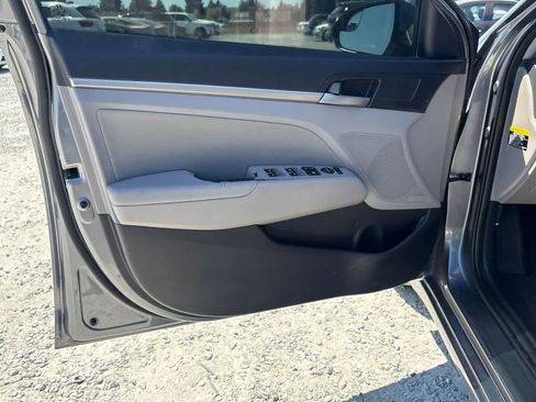 Used 2017 Hyundai Elantra SE FWD image 15