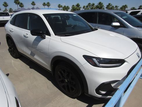 Used 2024 Honda HR-V Sport image 2