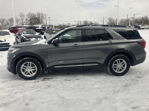 Used 2025 Ford Explorer Active image 4