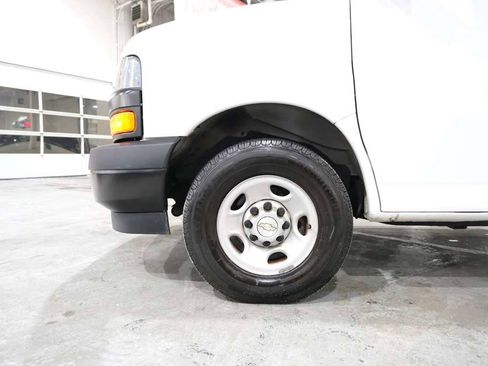 Used 2021 Chevrolet Express 3500 Extended w/ Driver Convenience Package image 5